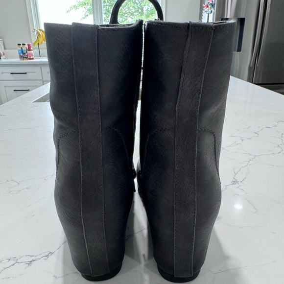 Unionbay Wedge Boots - Picture 2 of 4